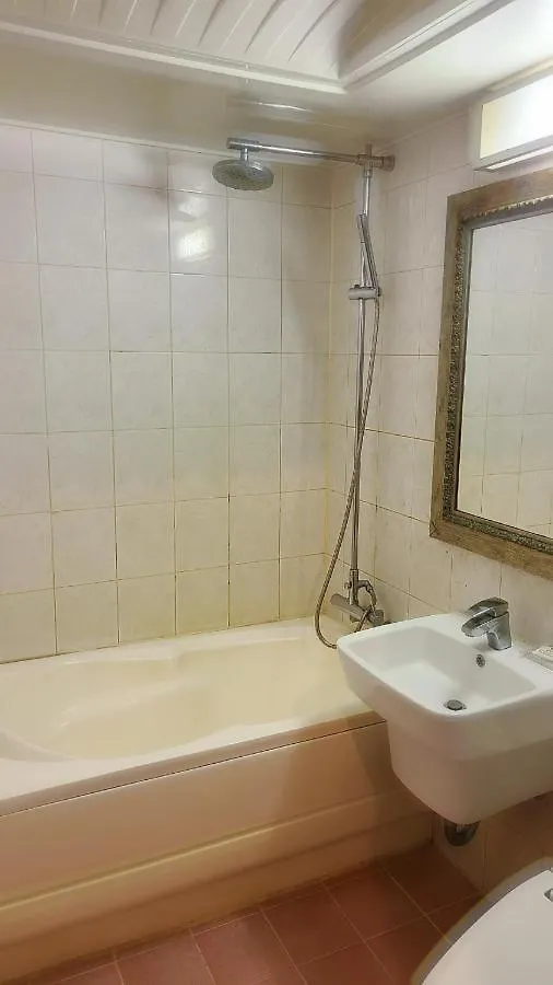 אינצ'ון Charis Hotel