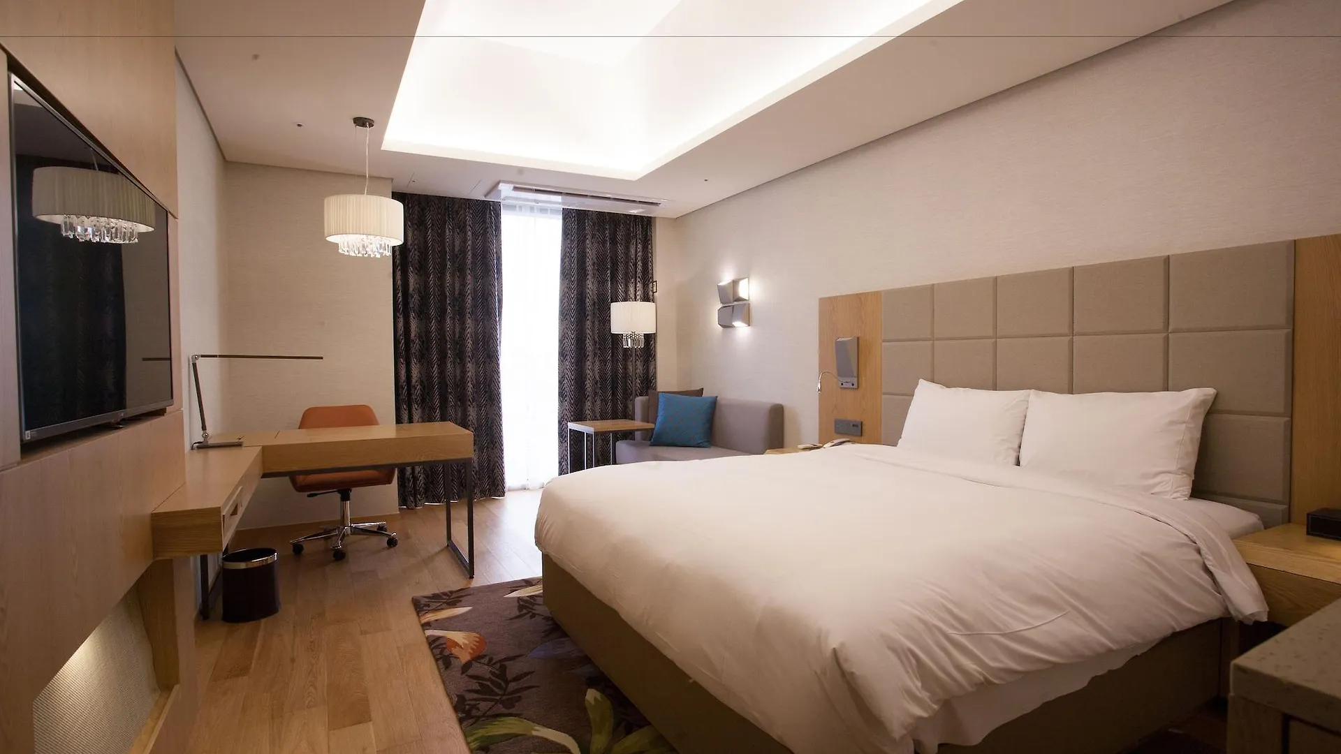 אינצ'ון Charis Hotel