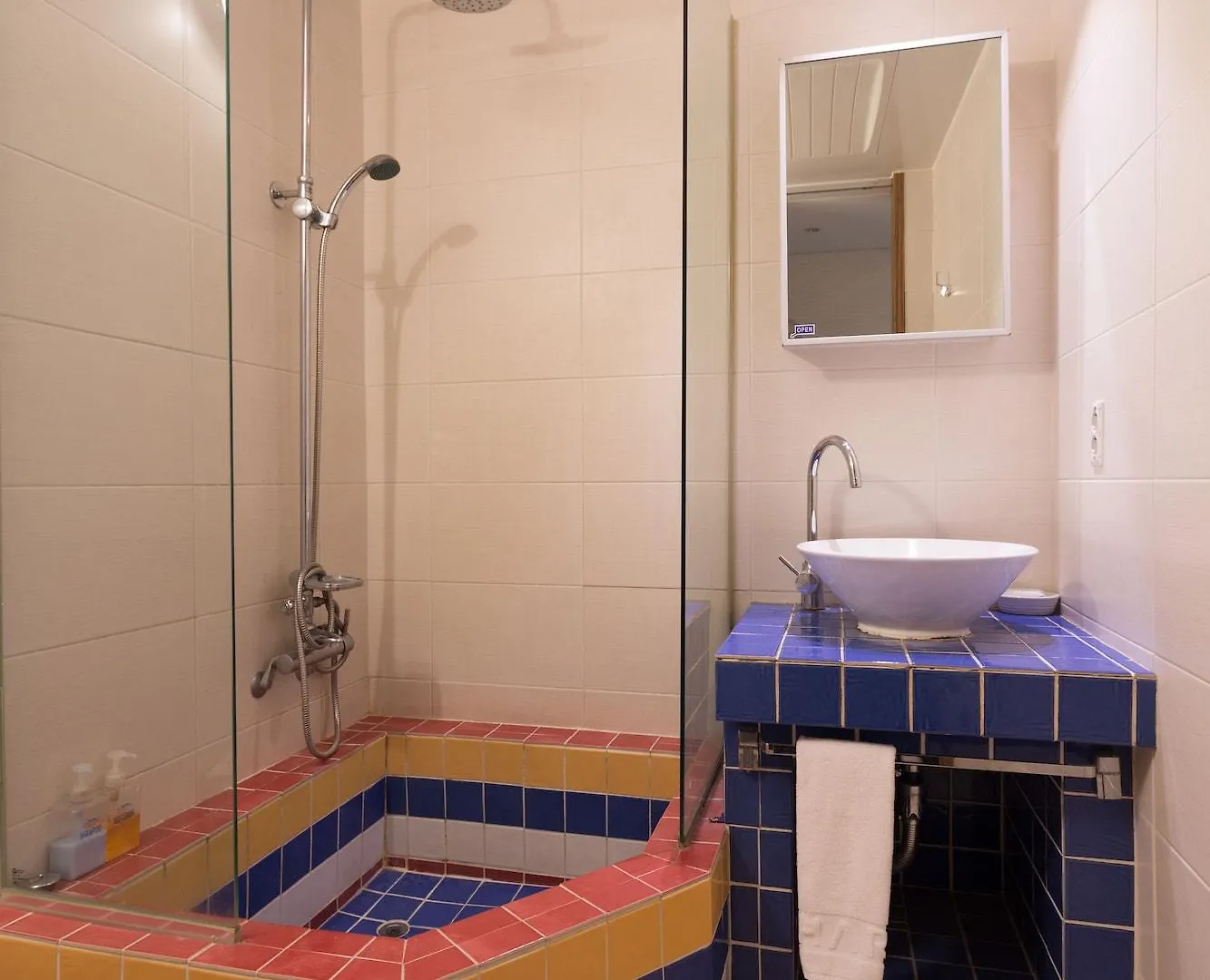 אינצ'ון Charis Hotel