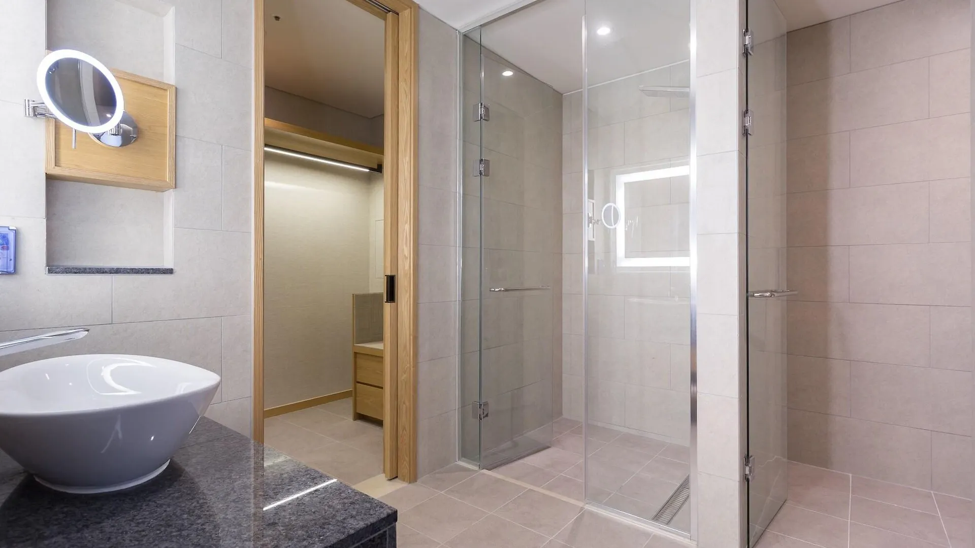 אינצ'ון Charis Hotel
