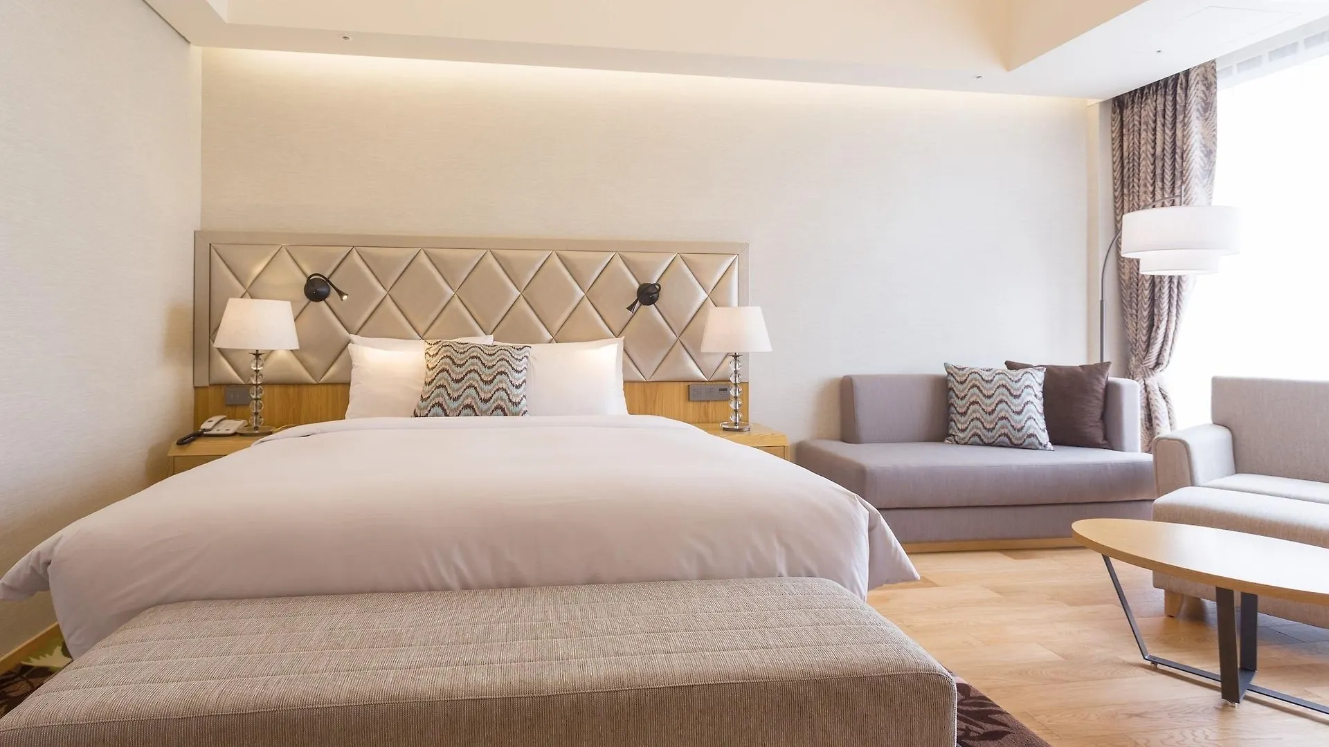 אינצ'ון Charis Hotel 3*,