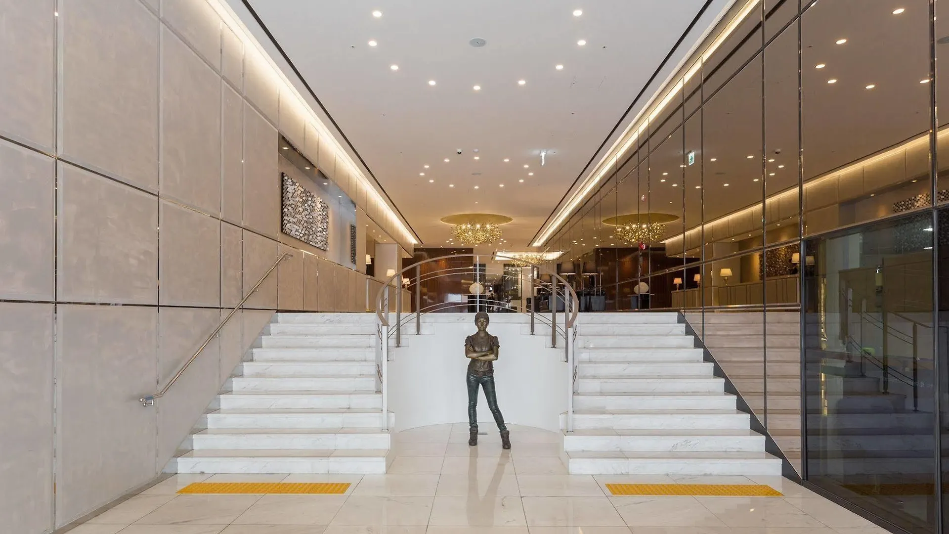 אינצ'ון Charis Hotel