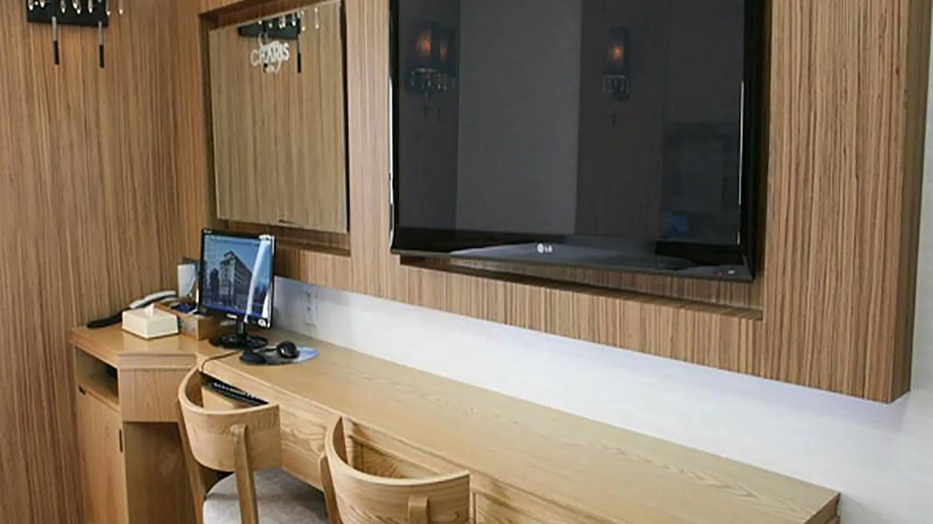 אינצ'ון Charis Hotel 3*,