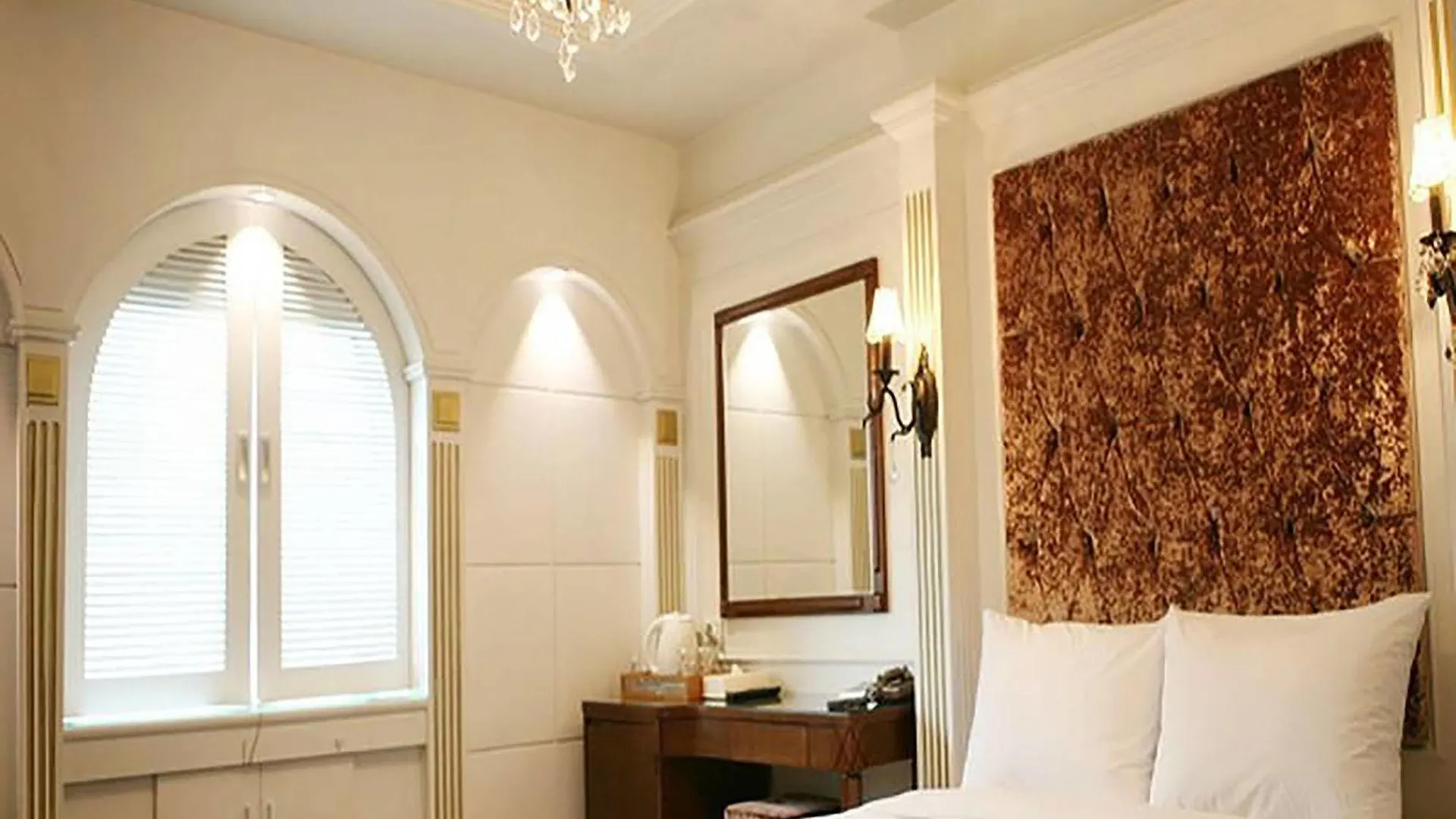 אינצ'ון Charis Hotel