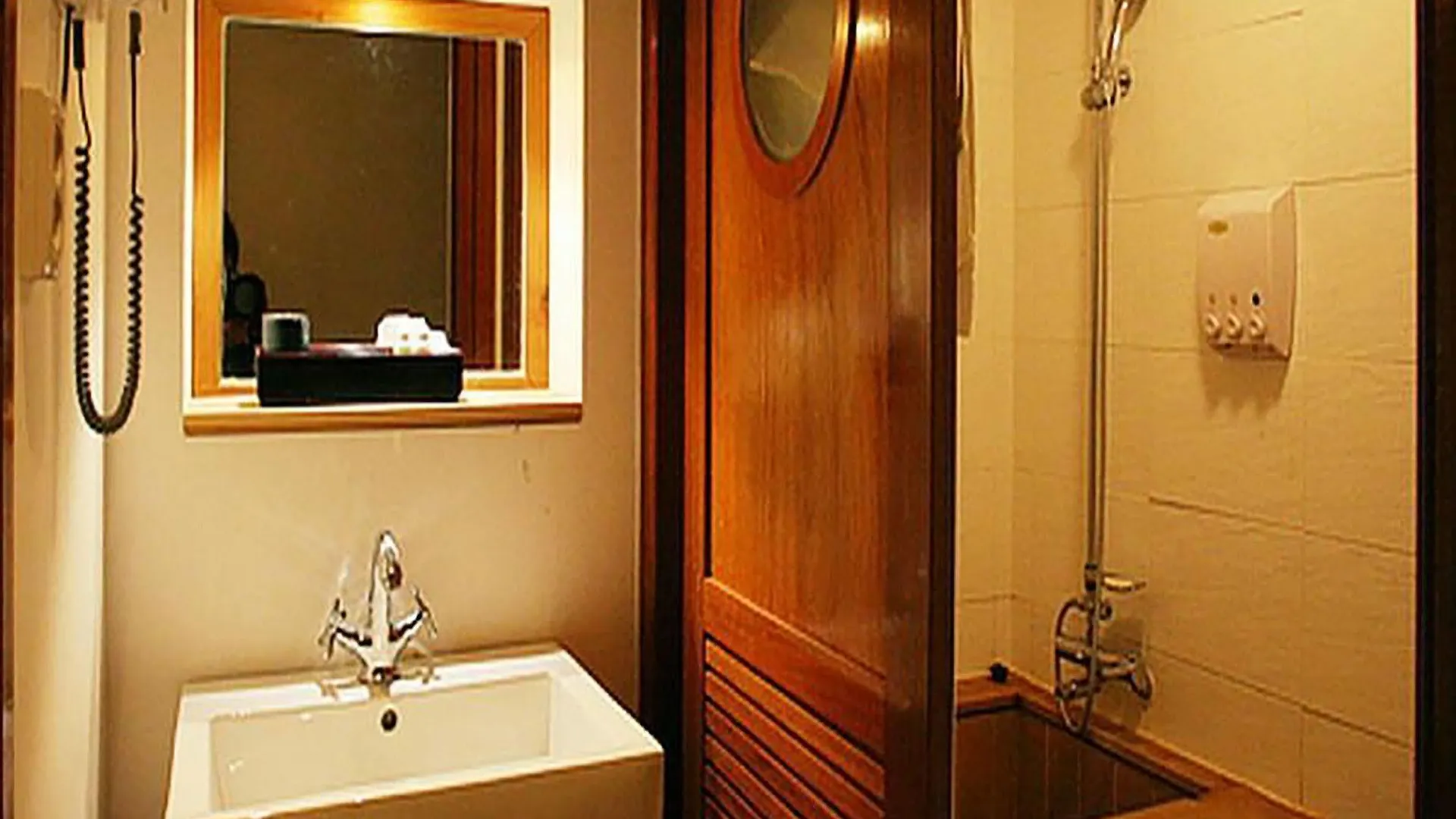 אינצ'ון Charis Hotel 3*,  קוריאה הדרומית